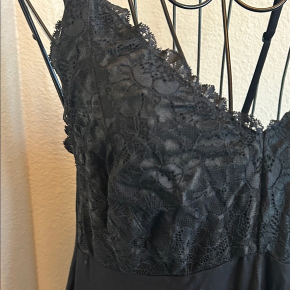 Black Lace Nightgown - Picture 3 of 9